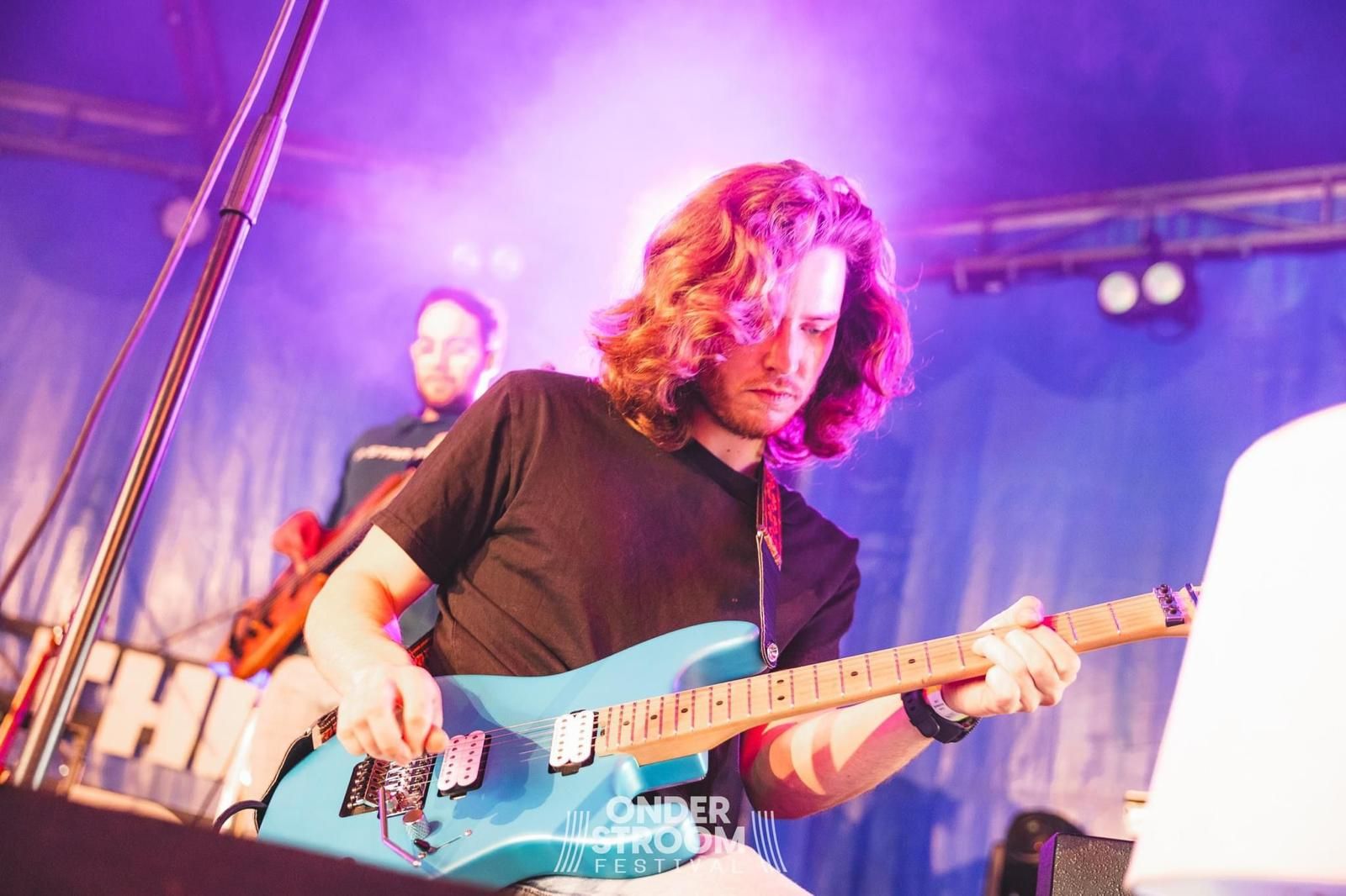 Gitarist Dimitri tijdens een optreden